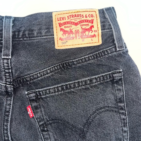 Black Levi Shorts - Picture 4 of 5